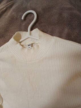 Women’s Ribbed Mock Neck Sweater in Cream
